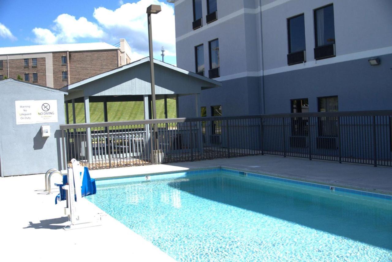 Super 8 By Wyndham Crossville Tn Exterior photo