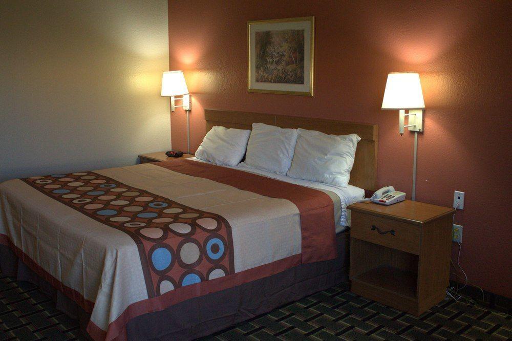 Super 8 By Wyndham Crossville Tn Exterior photo