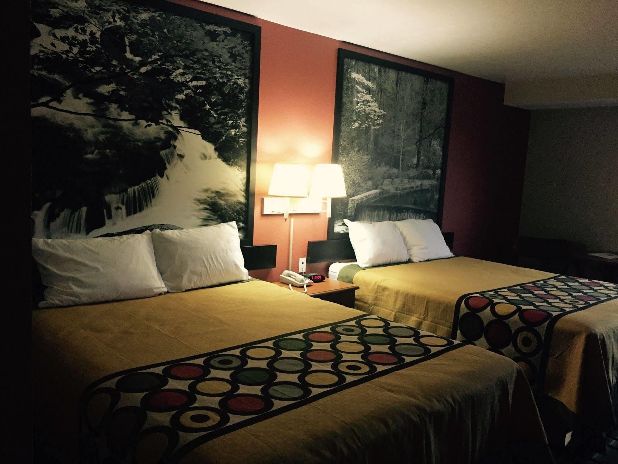 Super 8 By Wyndham Crossville Tn Exterior photo